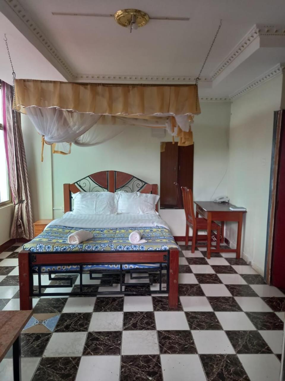 Newstead Hotel Найваша Екстериор снимка
