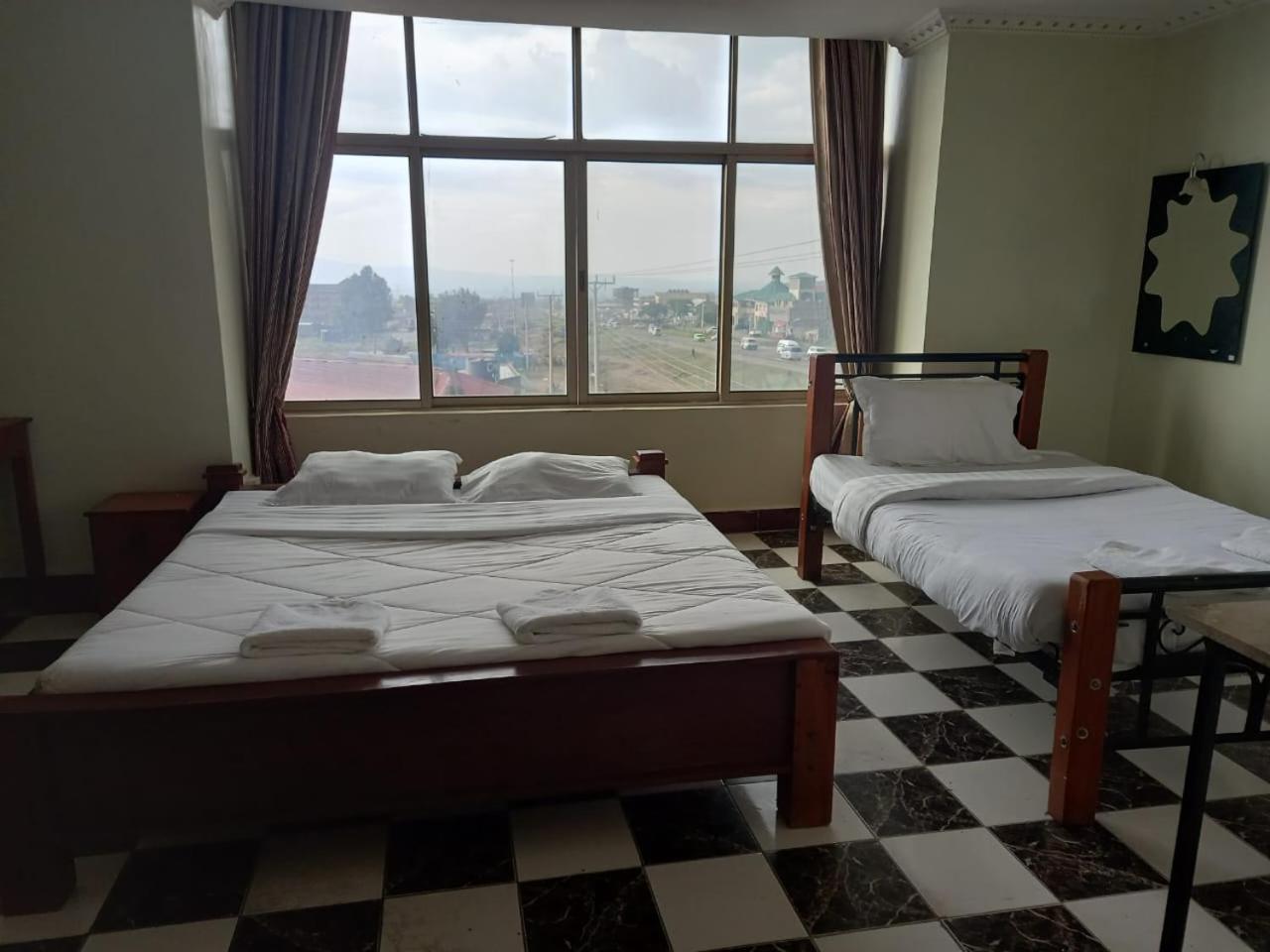 Newstead Hotel Найваша Екстериор снимка