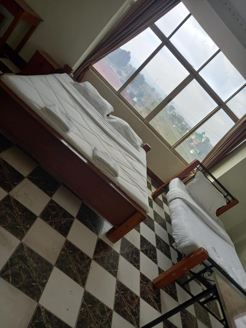 Newstead Hotel Найваша Екстериор снимка