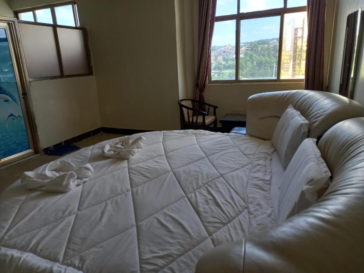 Newstead Hotel Найваша Екстериор снимка