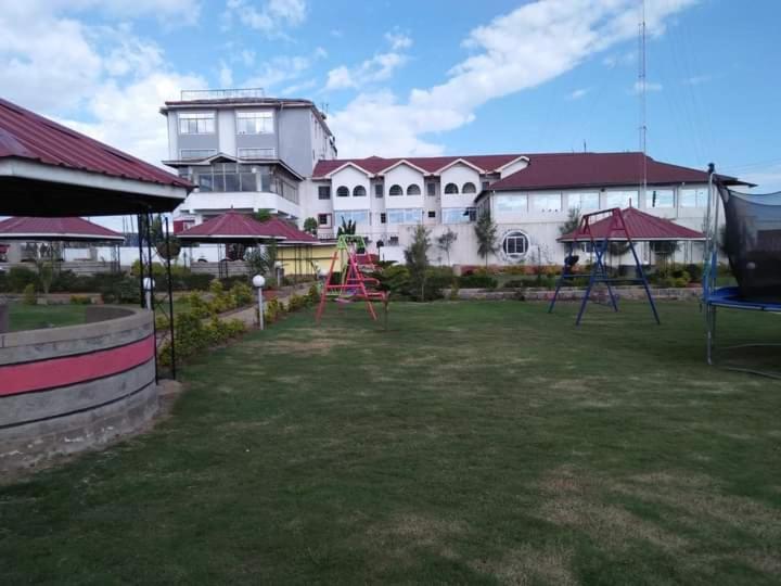 Newstead Hotel Найваша Екстериор снимка