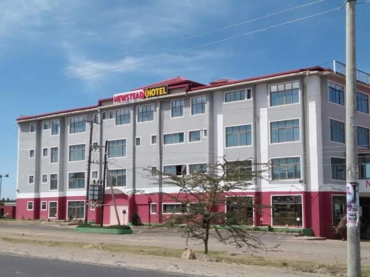 Newstead Hotel Найваша Екстериор снимка