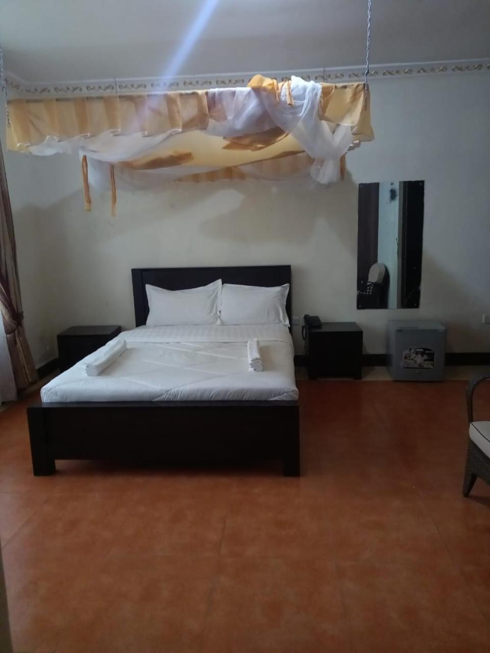Newstead Hotel Найваша Екстериор снимка