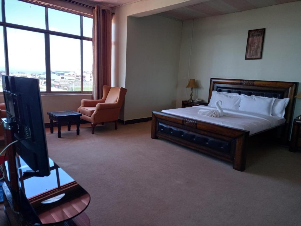 Newstead Hotel Найваша Екстериор снимка